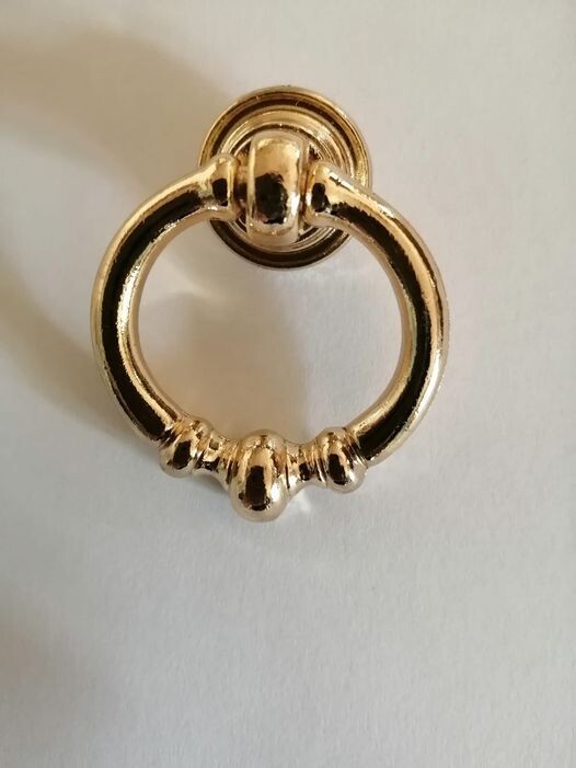 Ring med fod, guld zink. Ø3,5 cm