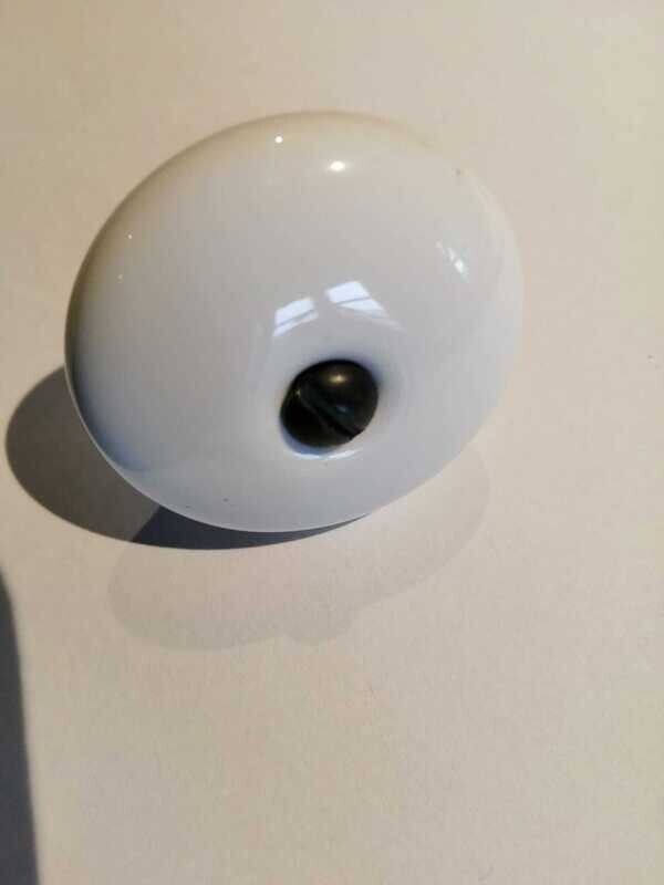 Porcelæn med brun skrue Ø4 cm