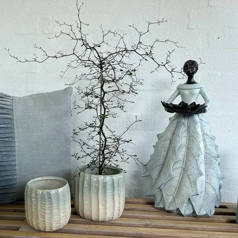 Stor figur, kvinde m/fuglebad H44/B23 cm