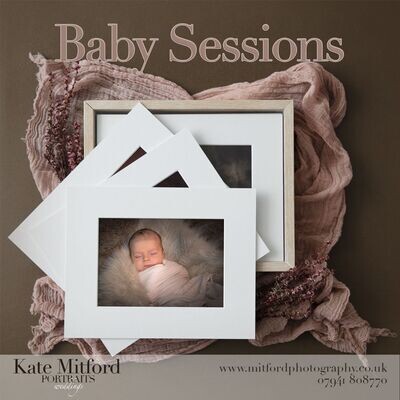 Newborn gift mini session to include 5 prints + matching digital file