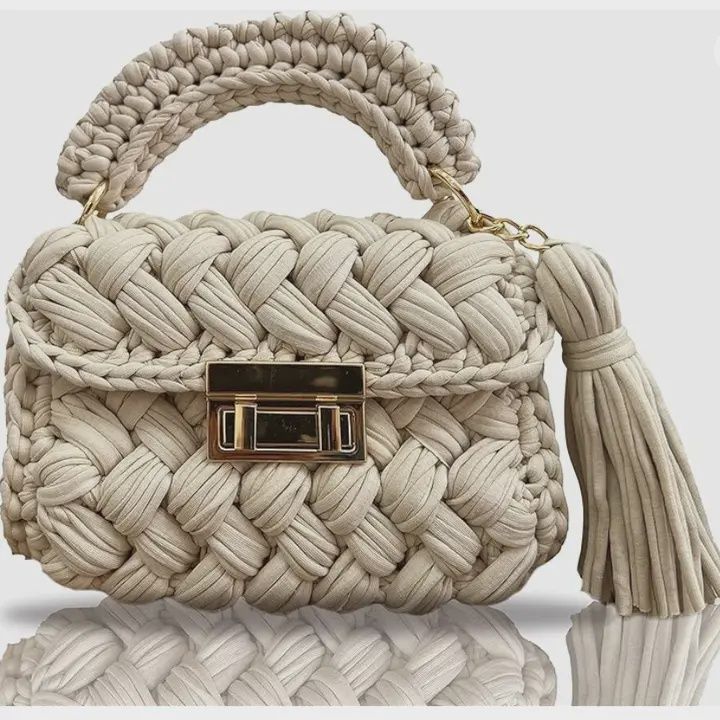PP WOVEN HANDBAG CREAM