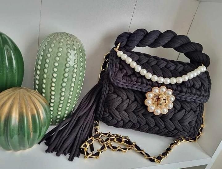 PP WOVEN HANDBAG BLACK PEARL