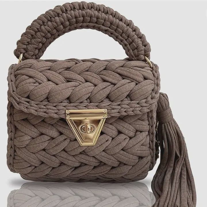 PP WOVEN HANDBAG MOCCA