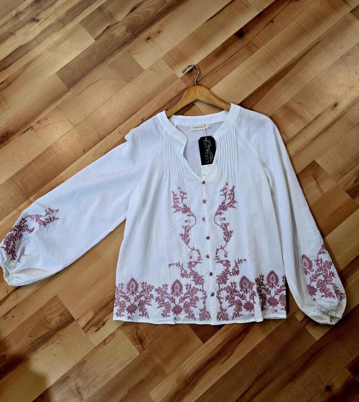 ED2506893 EMBROIDERY TOP