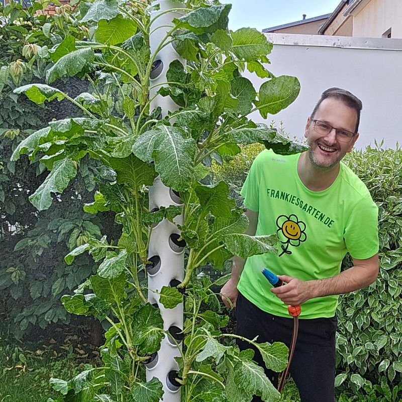 HydroMaxi (groß) – Für maximale Erträge: 1,90m hoher Pflanzturm mit 32 Pflanzstationen, in drei Farben und optional mit Wasserpumpe! Handgefertigt!