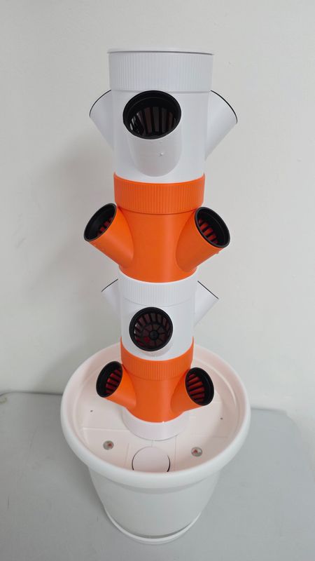 HydroFlexTower 4+ | Kompakt & erweiterbar 🌿 71 cm hoch mit 12 Pflanzstationen, perfekt für Fensterbereiche. 💡 Bei Bedarf erweiterbar auf 24 Stationen – ⌀ 30 cm Behälter 🛠️