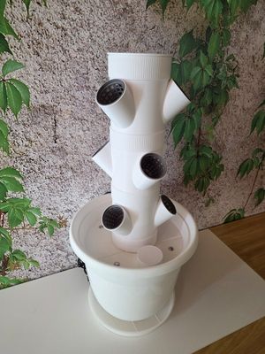 Hydrotower 3+ | Runder ⌀ 30 cm Beh&auml;lter 🛠️ Kompakt & erweiterbar 🌿 58 cm hoch mit 9 Pflanzstationen, perfekt f&uuml;r Fensterbereiche. 💡 Bei Bedarf erweiterbar auf 21 Stationen