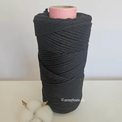 Recyceltes Baumwollgarn | 94 m | 3 mm black | schwarz