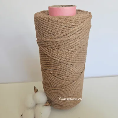 Recyceltes Baumwollgarn in Mocha, 3 mm geflochten – ideal für Makramee und Häkelprojekte