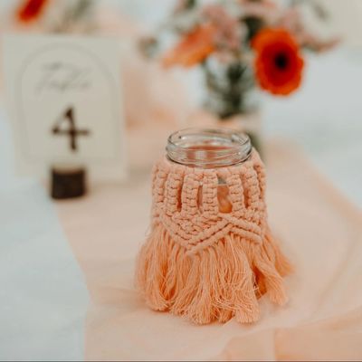Leuchtendes Makramee Windlicht, handgeknüpft im Workshop St. Gallen – warme Boho Stimmung &amp; kreative Auszeit.