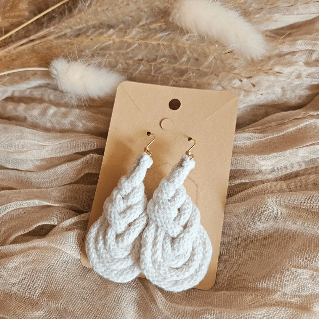 Zarte Makramee Ohrringe PIPA in Off-White – zeitlos &amp; elegant