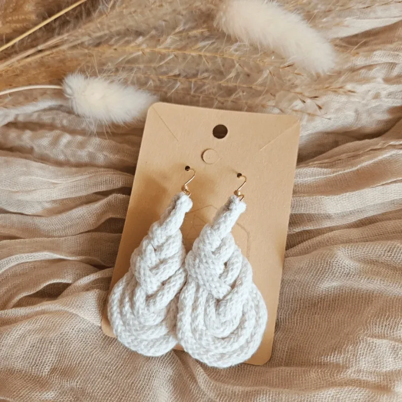 Zarte Makramee Ohrringe PIPA in Off-White – zeitlos &amp; elegant