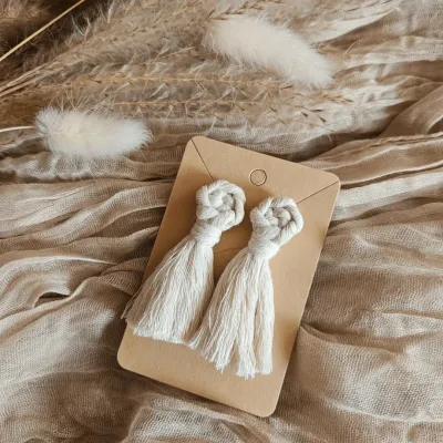 Makramee Ohrringe TASSEL Off-White – handgefertigt mit weichen Fransen