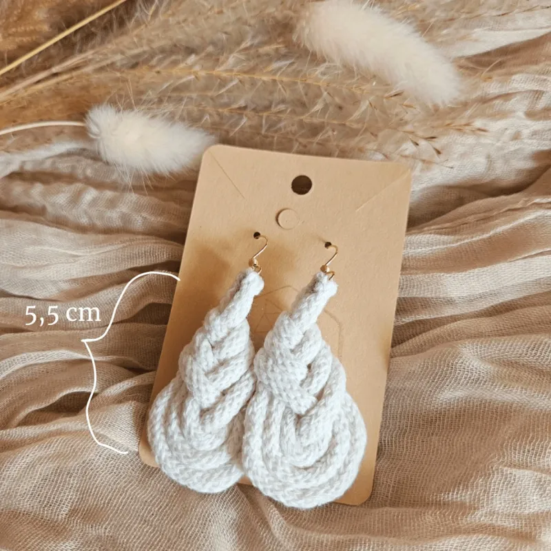 Makramee Ohrringe PIPA Off-White – elegantes Boho-Design in Handarbeit. Schönes Geschenk für Frauen, die Natürlichkeit lieben