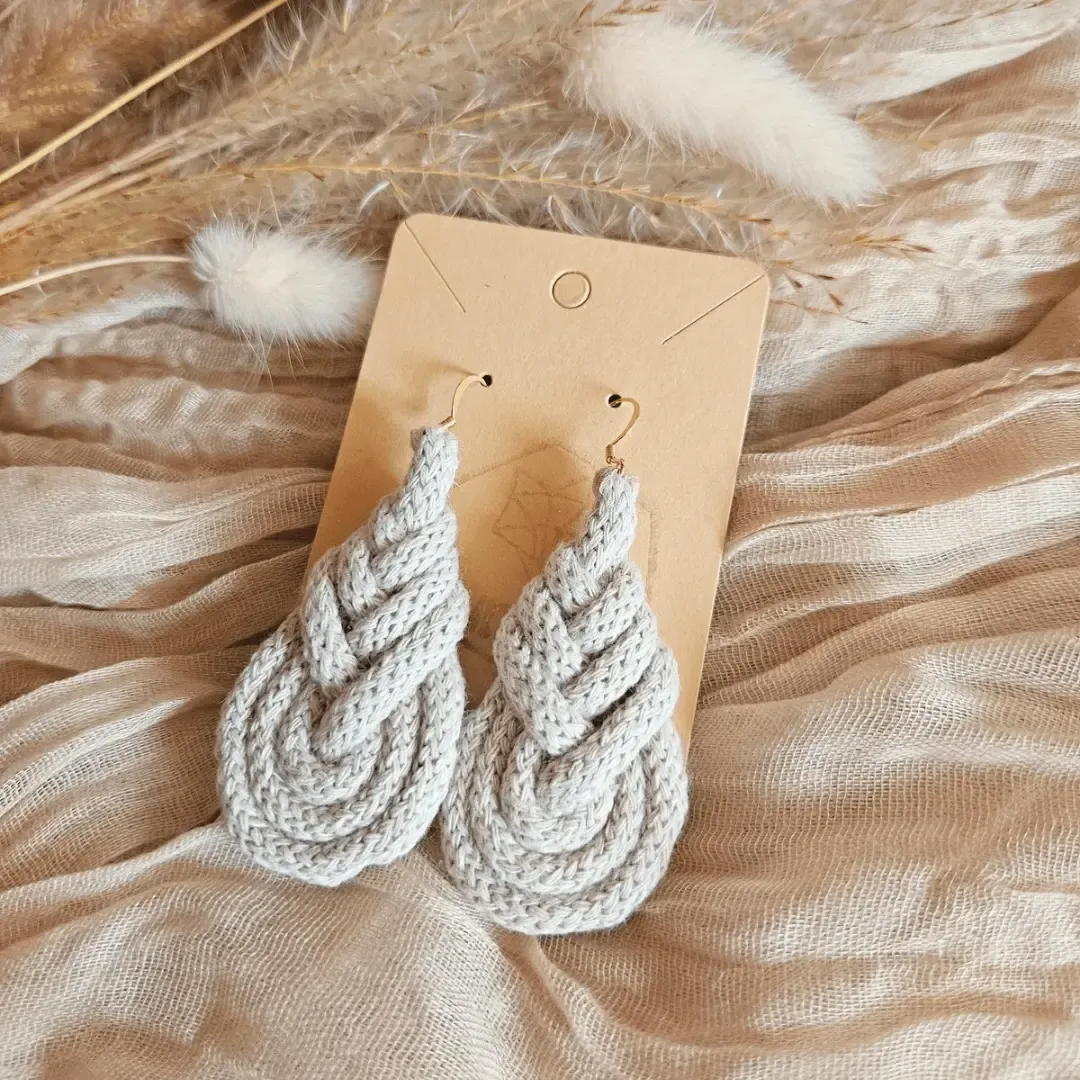 Makramee Ohrringe PIPA Beige – handgefertigt, gold/silber erhältlich