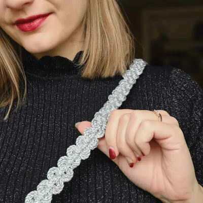 Silberne Handykette getragen – leichte elegante Crossbody-Handykette für Alltag, Ausgang &amp; festliche Outfits