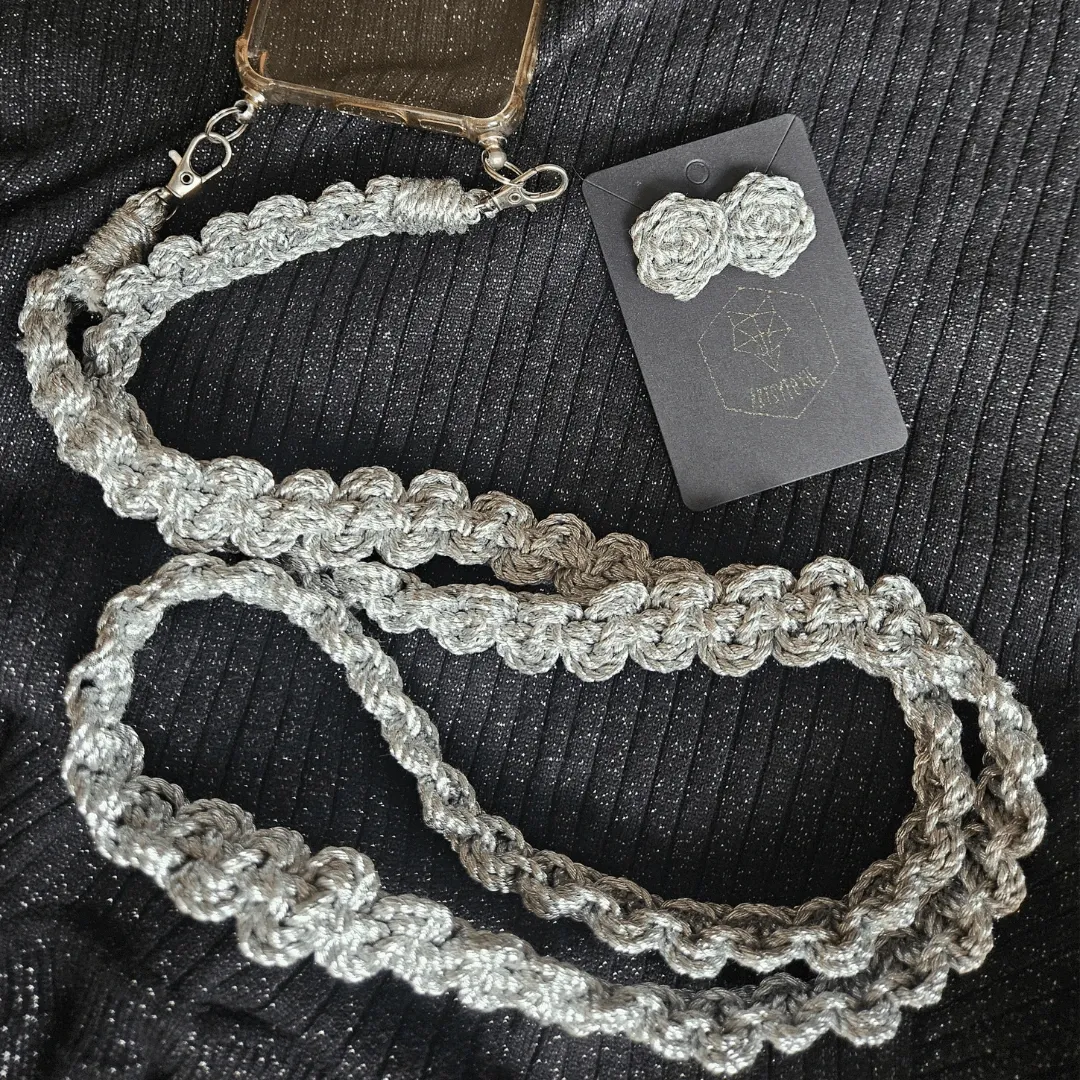 Silberne handgemachte Makramee Handykette, 120 cm, festlicher Glanz, ideal für Weihnachten und Silvester