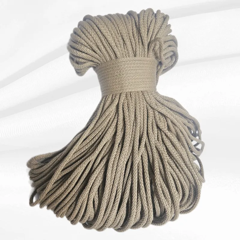 Giza Air Makramee & Häkelgarn 5 mm | Beige Giza Air 5 mm Beige – exklusives Luxus Garn für Makramee & Häkeln in der Schweiz