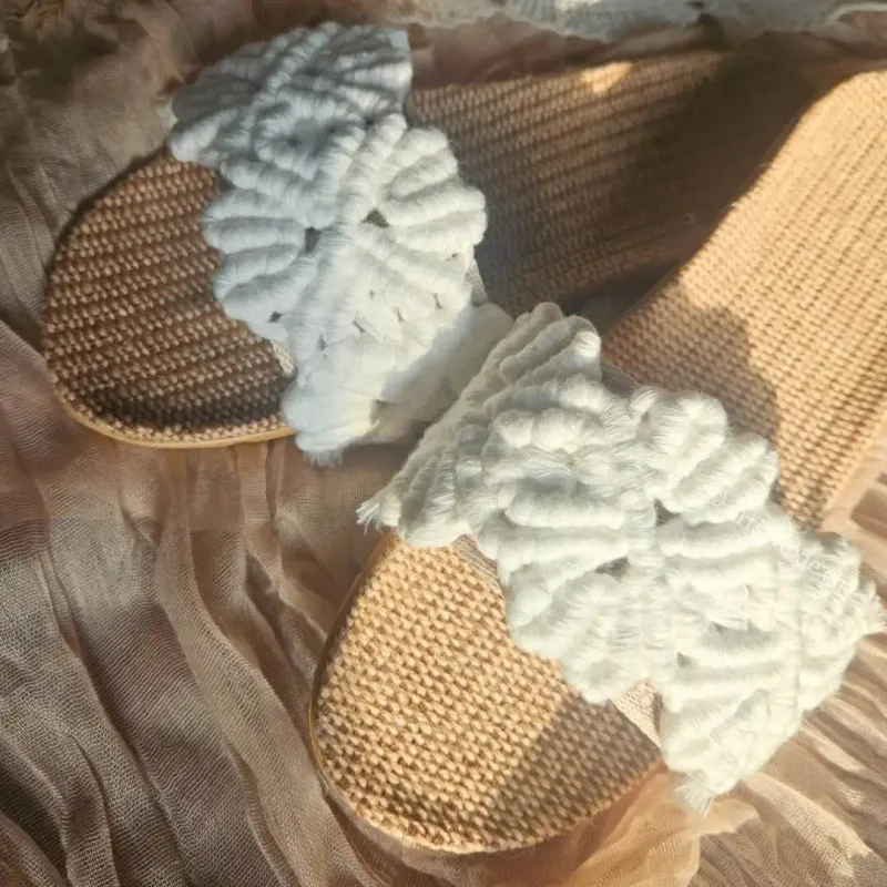 Handgeknüpfte Makramee Slippers Ariadne –minimalistisches Spitzenmuster, feminine Sandalen, perfekt für boho Hochzeit