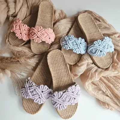 Handgeknüpfte Makramee Slippers Ariadne in drei Pastellfarben