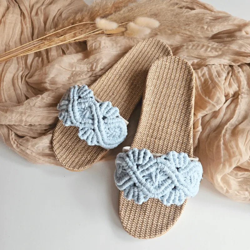 Makramee Slippers Ariadne in Summer Sky, handgeknüpfte Sommerschuhe ohne Fransen