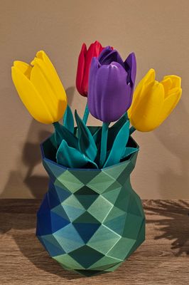 3D Vase with 4 Tulips