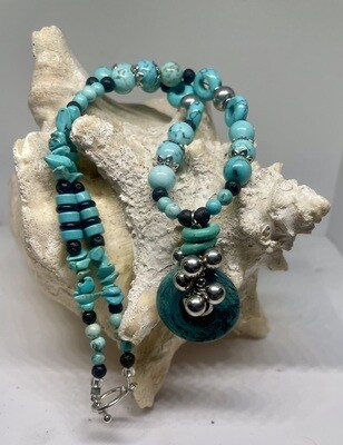 Stylish Turquoise Howlite Necklace