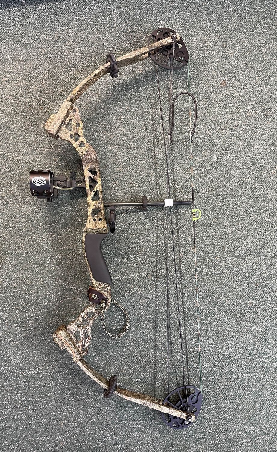 Bowtech Diamond Bow Pkg RH 28&quot; 65 Lbs
