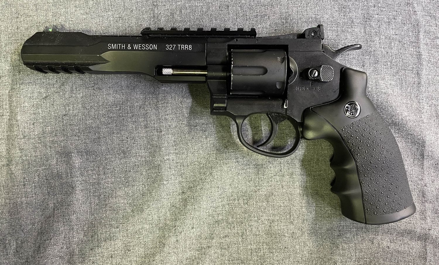 S&amp;W TRR8 .177 Pellet Pistol (used)