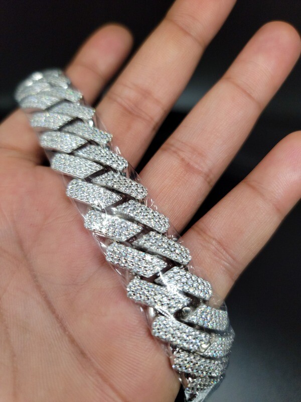 17mm Vvs1 Moissanite Iced Out Cuban Link