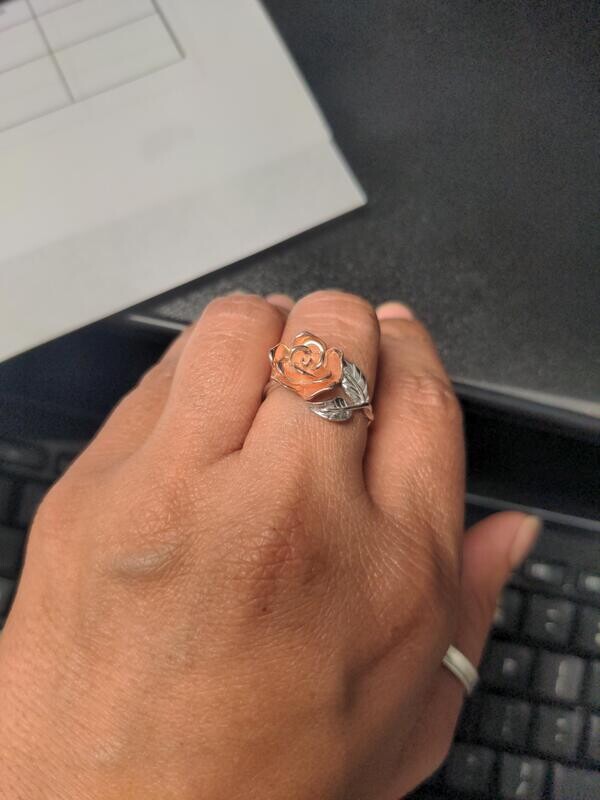 Rose-Leaf Ring
