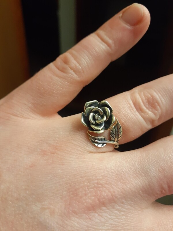 Rose-Leaf Ring