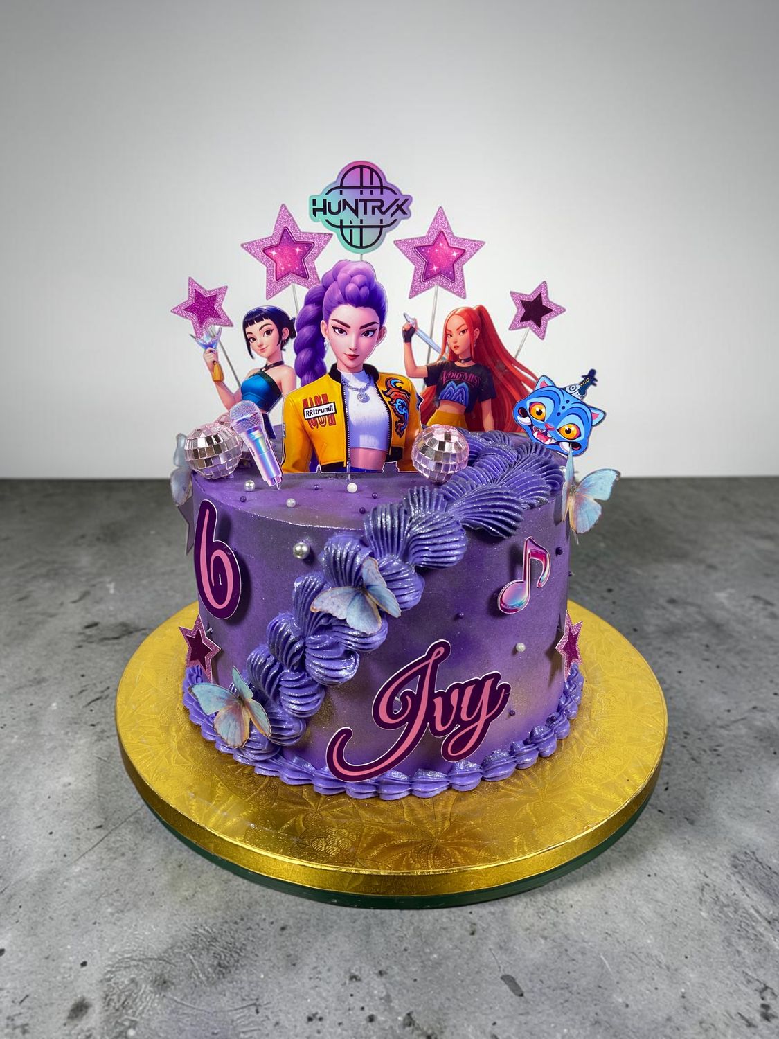K-Pop Demon Hunter Cake (Huntrix)