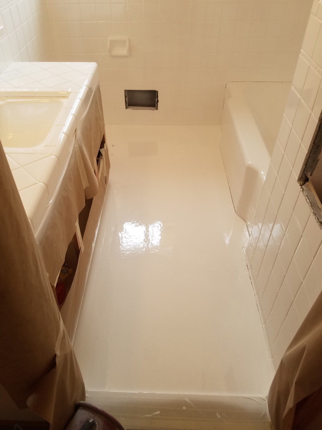 Landlord’s Bathtub Reglazing - 30 Day Warranty