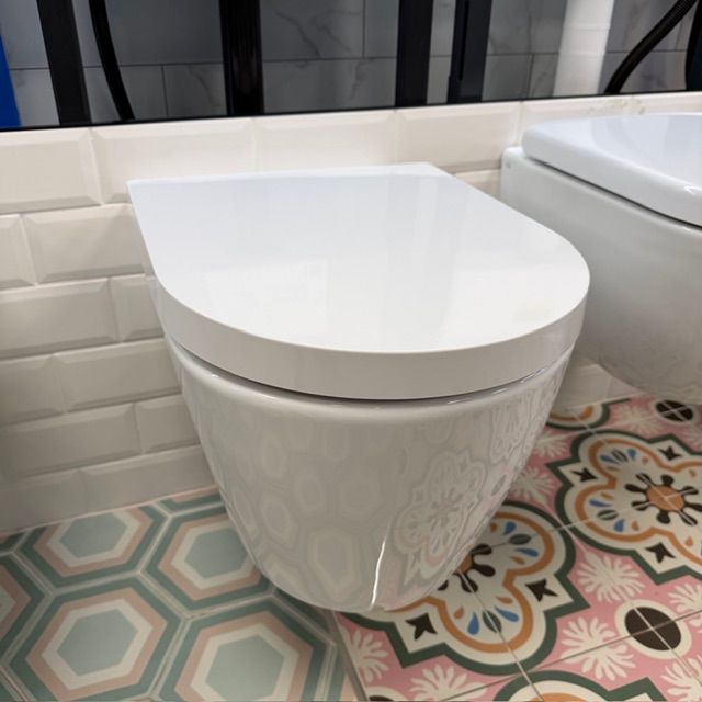 Ex-Display Duravit Wall Hung Toilet With Soft Close Seat