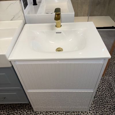 Ex-Display Stockton 600mm Freestanding Fluted Vanity 2 Draw Cabinet Complete With Brushed Brass Basin Mixer &amp; Click Basin Waste Brushed Brass