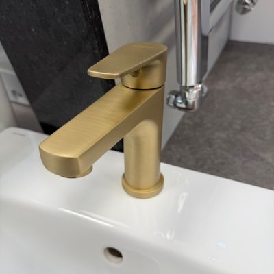 Ex-Display Calypso Busca Single Lever Basin Mixer Brushed Brass Including Click Basin Waste
