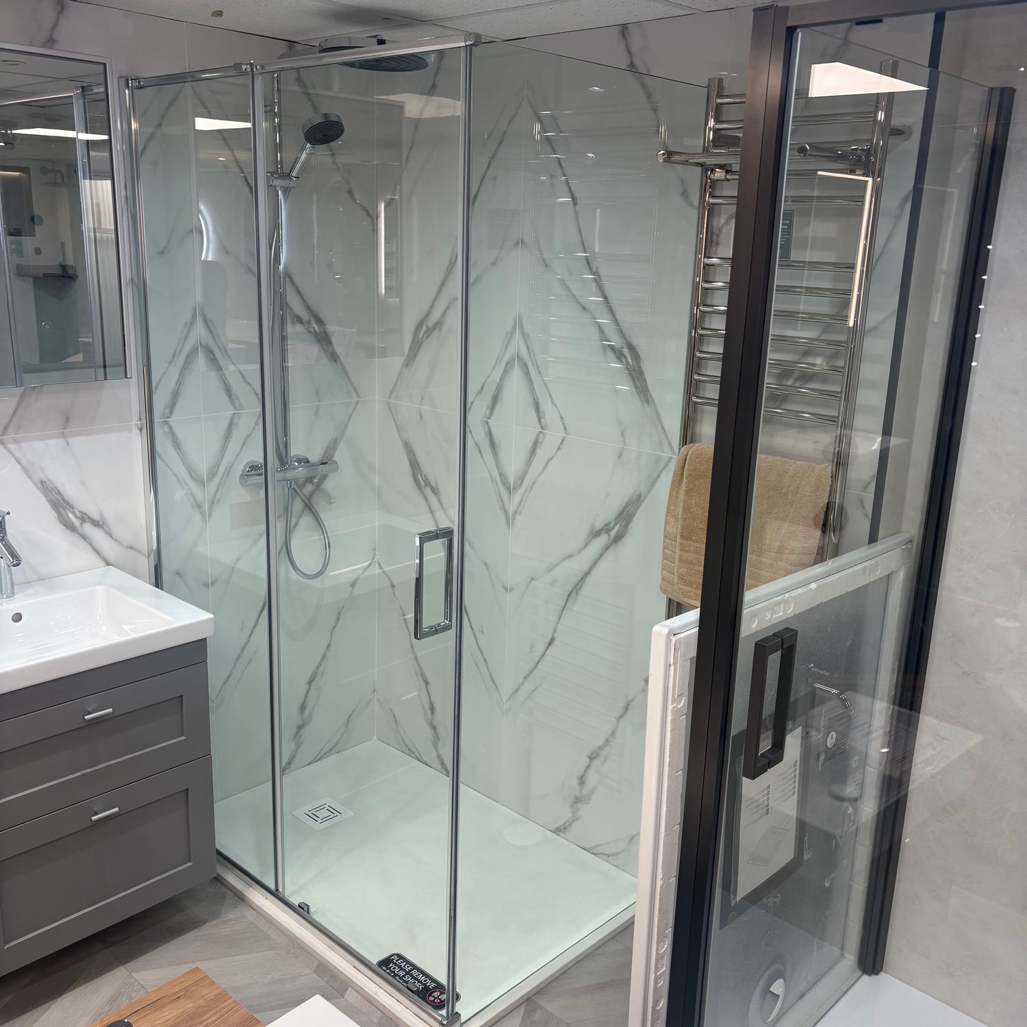 Ex-Display Merlyn Arysto 8mm 1200x800mm Sliding Door Enclosure With Side Panel