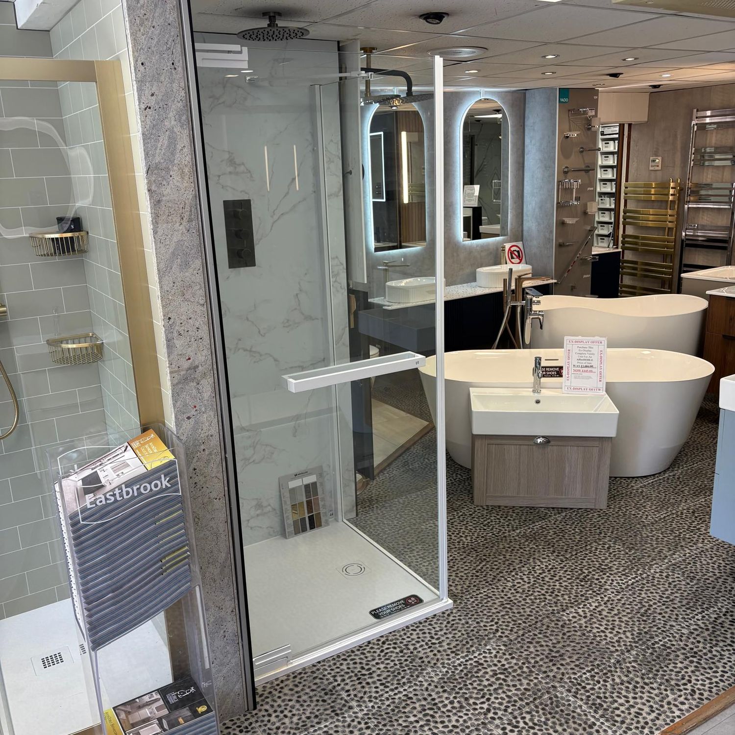 Ex-Display Novellini N180 900mm Hinged Door &amp; Side Panel Matt White / Clear Glass