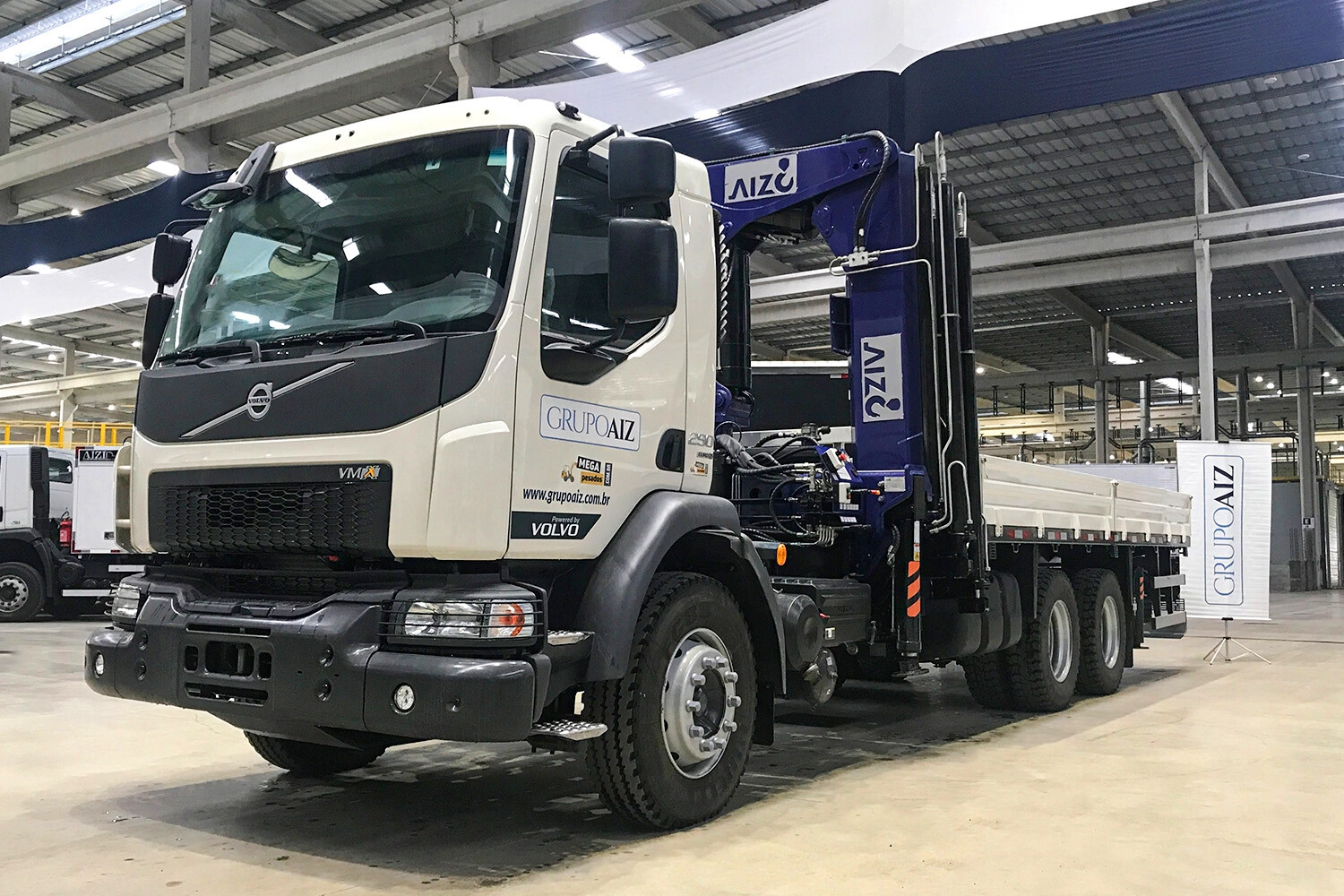 Caminhão Volvo VMX 290 6x4 Guindaste 45ton. AIZC
