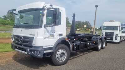 Caminhão Mercedes-Bens Atego 2730 6x4 Roll On Roll Off MIRASSOL
