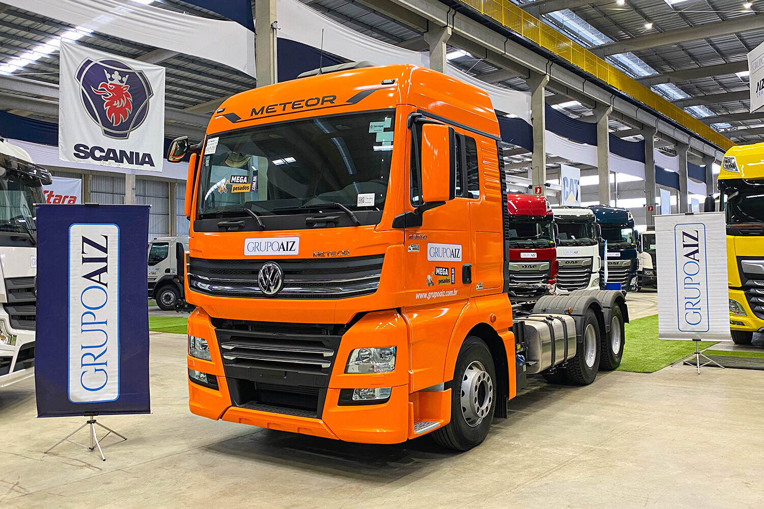Cavalo Mecânico Volkswagen Meteor 29.530 6x4 23/23 Laranja Seminovo