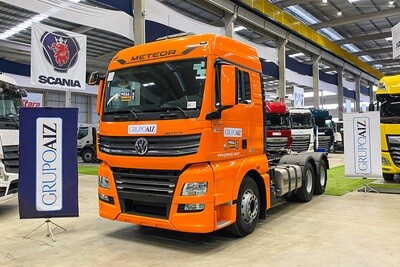 Cavalo Mecânico Volkswagen Meteor 29.530 6x4 23/23 Laranja Seminovo