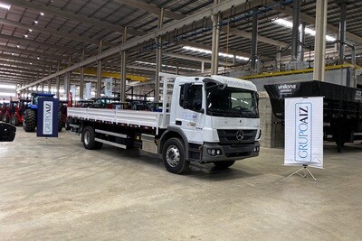 Caminhão MB Atego 1719 4x2 25/25  Carroceria de Metal 7m AIZI