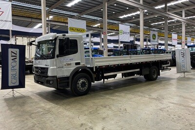 Caminhão MB Atego 1719 4x2  Carroceria de Metal AIZI