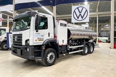 Caminhão Volkswagen 27.260 6x4 24/25 Comboio  + Tanque de Aço Inox AIZI