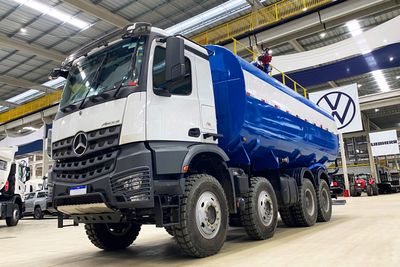 Caminhão Mercedes-Benz Arocs 4851 8x4 24/25 Pipa 40.000L