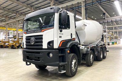 Caminhão VW 31.320 8x4 24/25  Betoneira 10m³ Liebherr