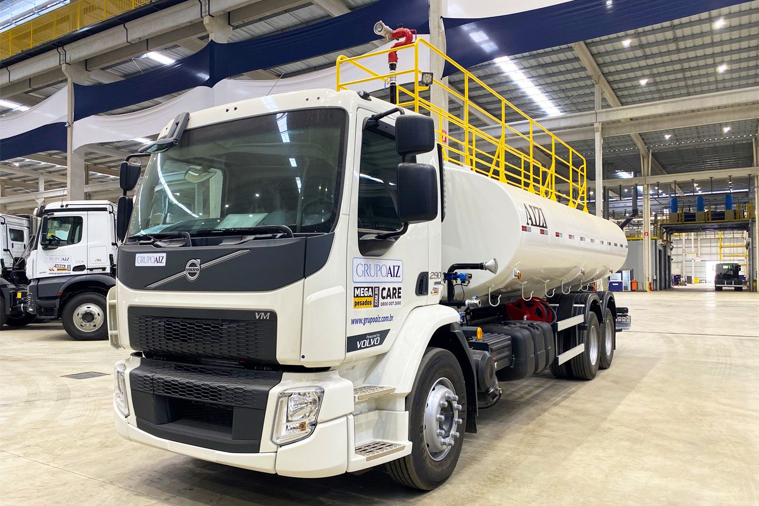 Caminhão Volvo VM 290 6x2R City 24/24 Pipa 20.000L AIZI