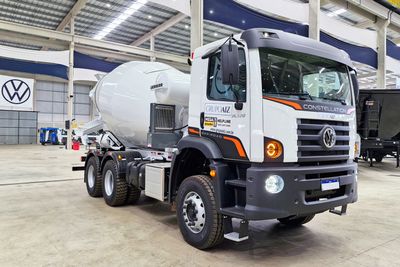 Caminhão VW 31.320 6x4 24/25 Betoneira 8m³ Liebherr